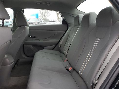 Used 2022 Hyundai Elantra Blue image 25