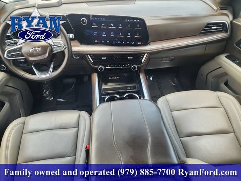 Used 2025 Chevrolet Suburban Z71 w/ Comfort Package AWD/4WD image 19