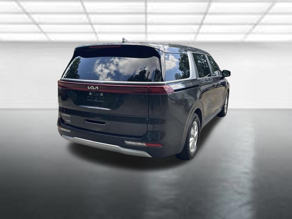 Used 2024 Kia Carnival LX FWD image 4