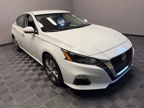 Used 2022 Nissan Altima 2.5 S image 2