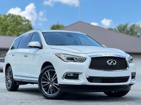 Used 2019 INFINITI QX60 Luxe w/ Essential Package AWD/4WD image 3