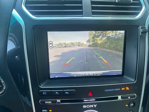 Used 2016 Ford Explorer Platinum AWD/4WD image 25