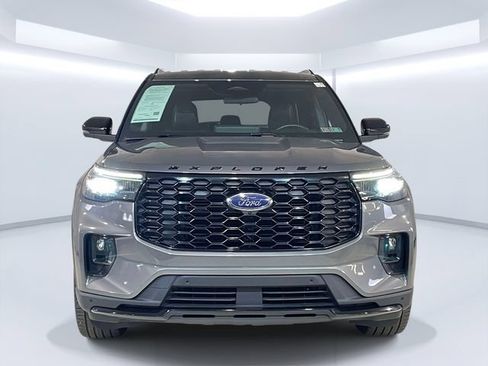 Used 2025 Ford Explorer ST-Line w/ ST-Line Street Pack AWD/4WD image 2