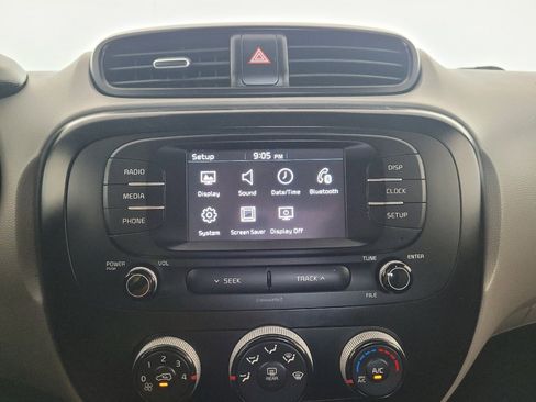 Used 2019 Kia Soul FWD image 25