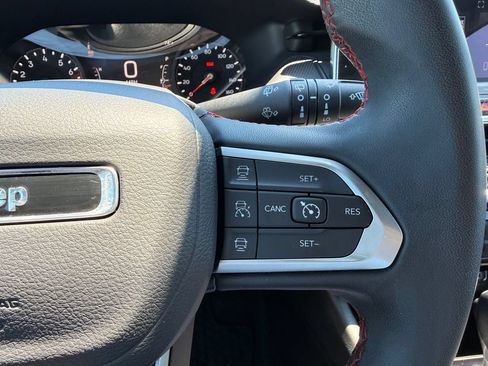 Used 2025 Jeep Compass Trailhawk AWD/4WD image 15