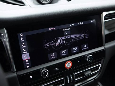 Certified 2025 Porsche Macan image 15