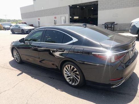 Used 2019 Lexus ES 350 Ultra Luxury w/ Accessory Package FWD image 22