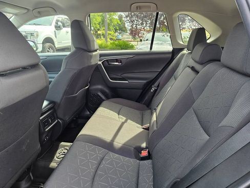 Used 2021 Toyota RAV4 XLE AWD/4WD image 21