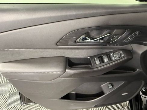 Used 2023 Chevrolet Traverse High Country FWD image 14