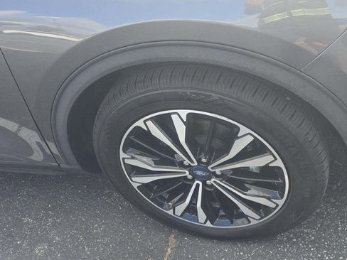 Used 2021 Ford Escape SE w/ SE Sport Appearance Package image 19