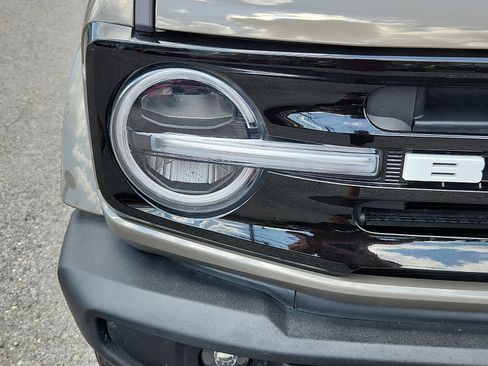 Used 2025 Ford Bronco Outer Banks AWD/4WD image 9