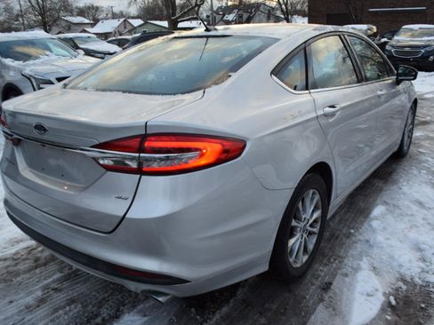 Used 2017 Ford Fusion SE FWD image 5