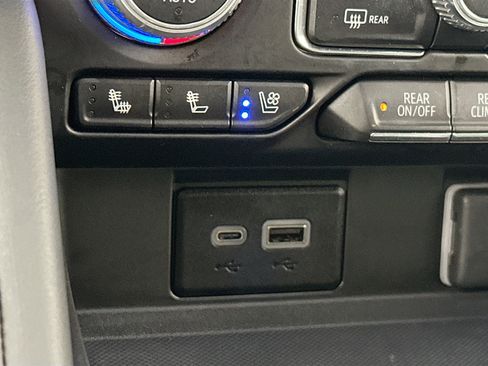 Used 2023 GMC Yukon SLT w/ SLT Luxury Package image 20