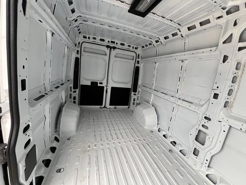 Used 2025 RAM ProMaster 2500 w/ Convenience Group FWD image 22