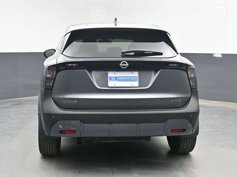 Used 2025 Nissan Kicks SV AWD/4WD image 9