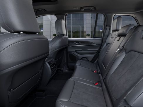 New 2026 Jeep Grand Cherokee Altitude AWD/4WD image 23