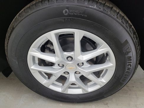 Used 2024 Chevrolet Equinox LT w/ LPO, Floor Liner Package FWD image 31