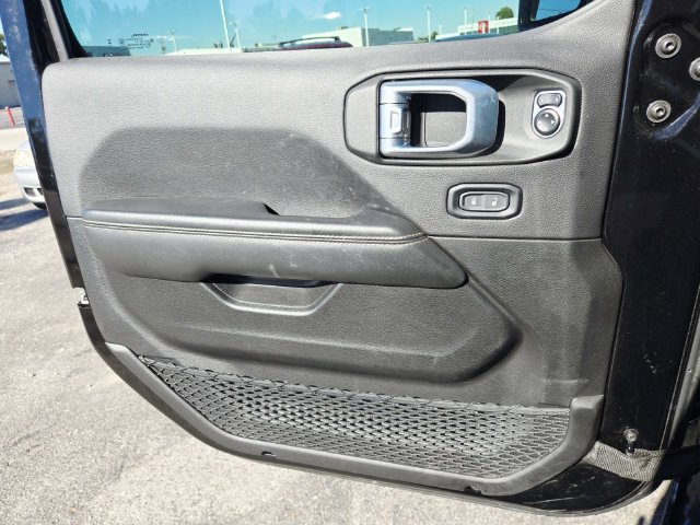 Used 2024 Jeep Wrangler Unlimited Sahara AWD/4WD image 20