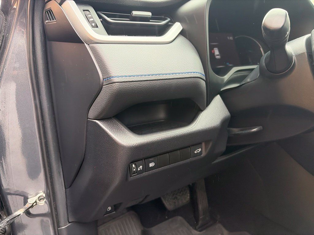 Used 2019 Toyota RAV4 XSE AWD/4WD image 18