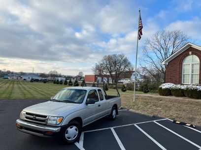 Used 2000 Toyota Tacoma 2WD Xtracab