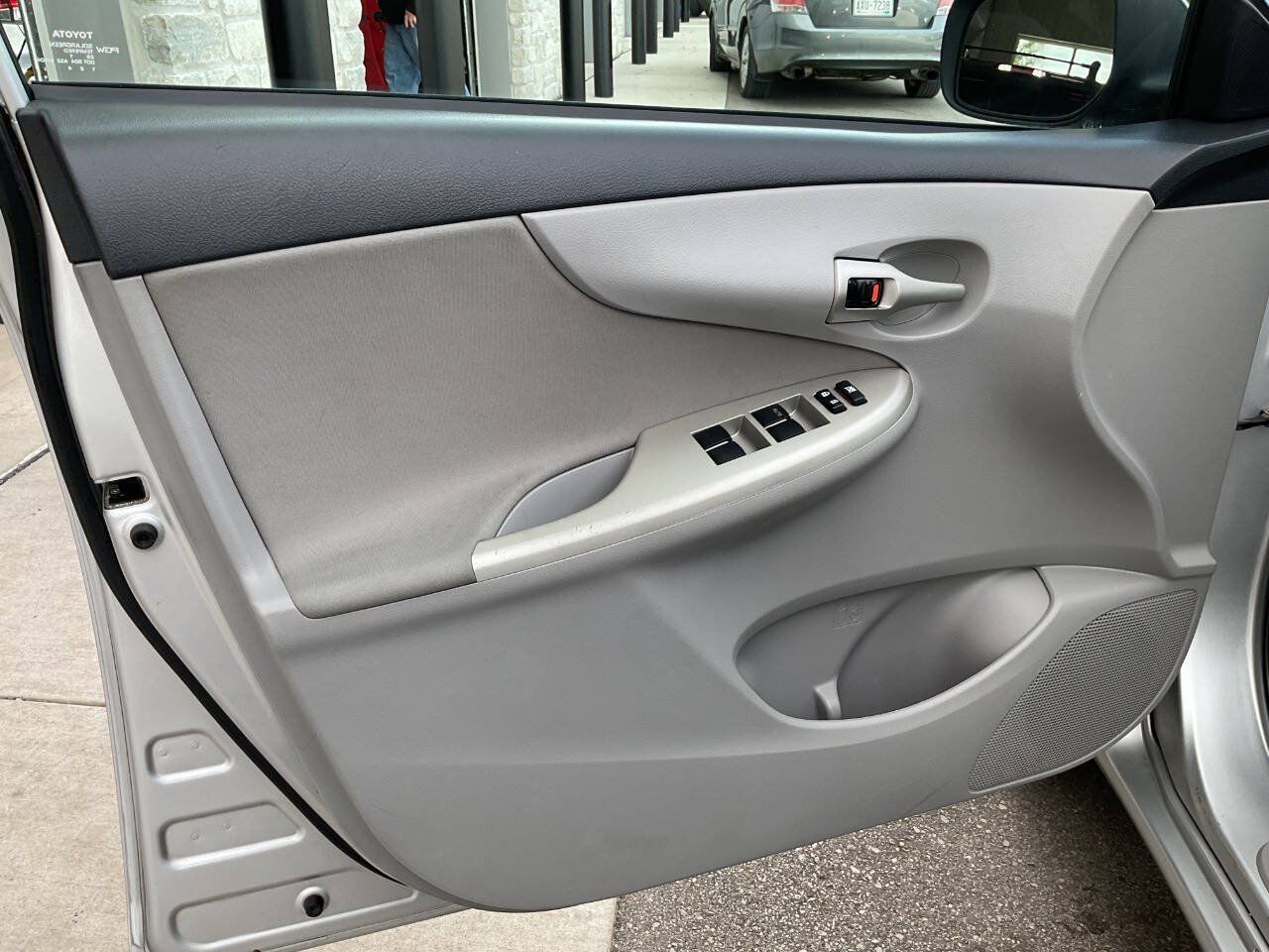 Used 2011 Toyota Corolla LE FWD image 22