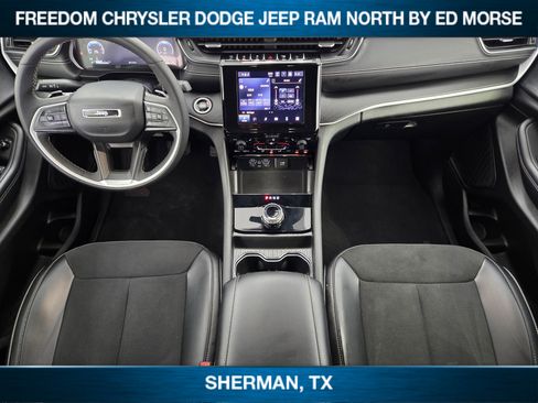 Used 2025 Jeep Grand Cherokee Altitude AWD/4WD image 19