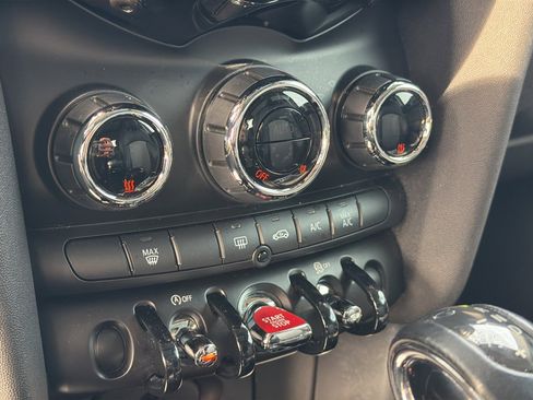 Used 2017 MINI Cooper 4-Door Hardtop image 23