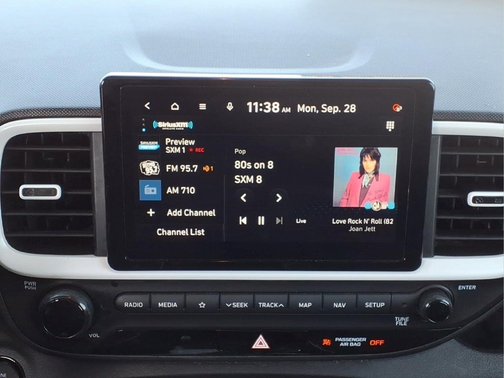 Used 2022 Hyundai Venue Limited FWD image 16