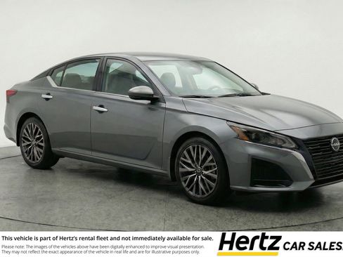 Used 2025 Nissan Altima 2.5 SV FWD image 1