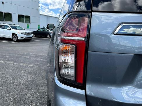 Used 2021 Chevrolet Suburban RST w/ Luxury Package AWD/4WD image 23