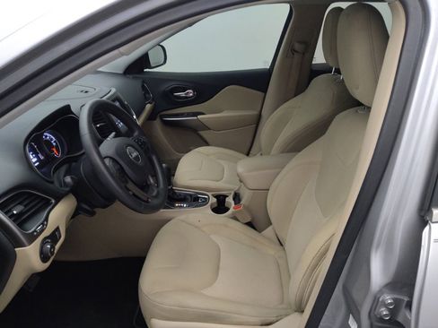 Used 2019 Jeep Cherokee Latitude w/ Popular Appearance Group FWD image 17