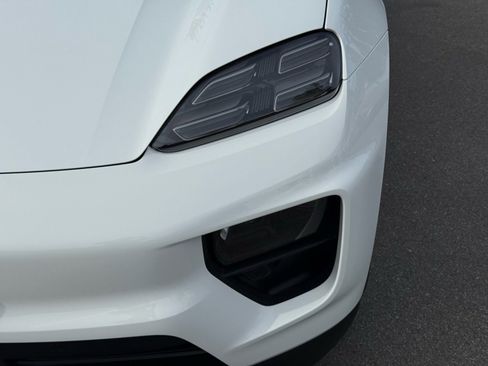 Used 2025 Porsche Macan 4 Electric image 11