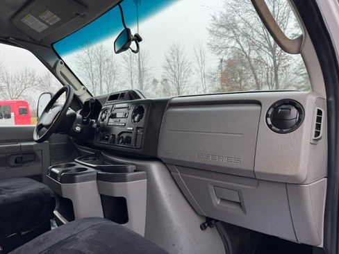 Used 2018 Ford E-450 and Econoline 450 Super Duty w/ Exterior Upgrade Package image 18