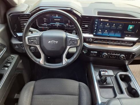 Used 2024 Chevrolet Silverado 1500 LT Trail Boss w/ Convenience Package II AWD/4WD image 6
