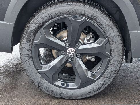 New 2026 Volkswagen Taos SE AWD/4WD image 5