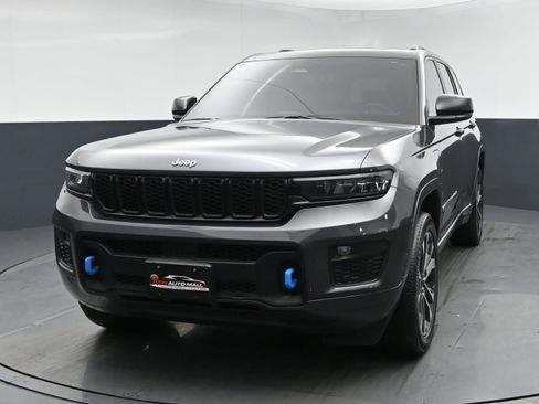 Used 2022 Jeep Grand Cherokee Overland w/ Luxury Tech Group IV AWD/4WD image 19