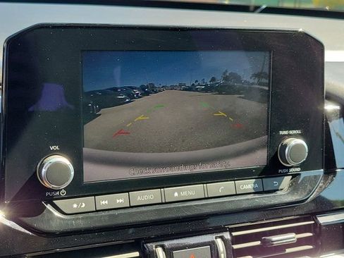 Certified 2025 Nissan Pathfinder SV FWD image 32