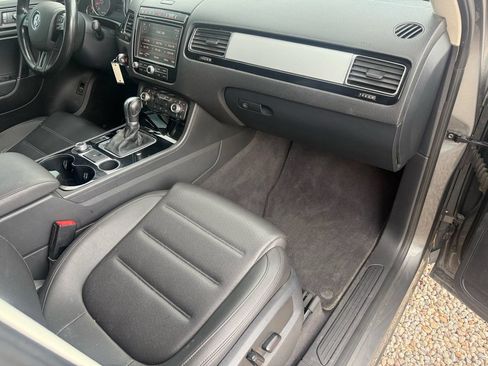 Used 2016 Volkswagen Touareg Sport AWD/4WD image 13