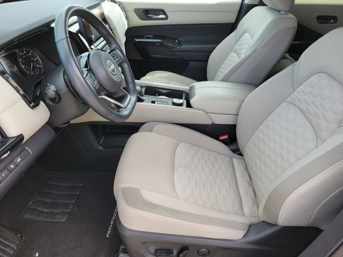 Used 2022 Nissan Pathfinder SV w/ SV Premium Package image 3