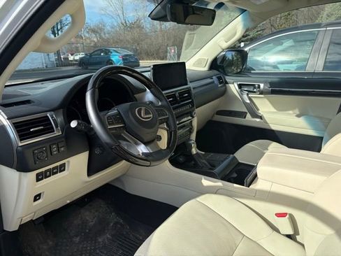 Used 2023 Lexus GX 460 Premium w/ Premium Package image 8