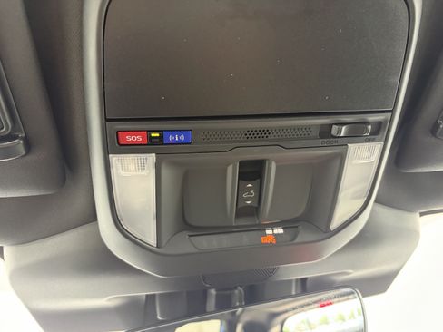 Used 2025 Subaru Forester Limited AWD/4WD image 31