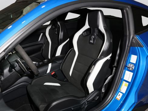 Used 2021 Ford Mustang Shelby GT500 w/ Carbon Fiber Track Pack RWD image 5