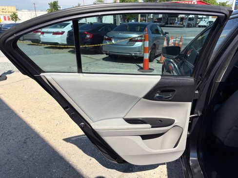 Used 2017 Honda Accord LX image 11