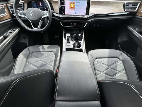 Used 2024 Volkswagen Atlas SE FWD image 12