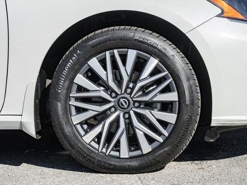 Used 2023 Nissan Altima 2.5 SV w/ SV Premium Package image 16