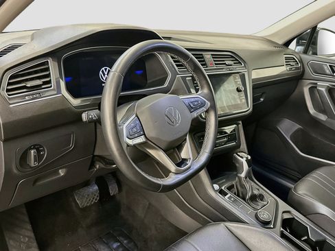 Used 2024 Volkswagen Tiguan SE AWD/4WD image 18