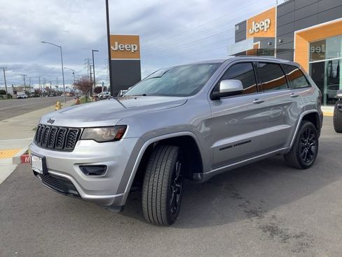Used 2018 Jeep Grand Cherokee Altitude image 5