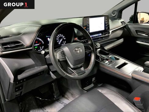 Used 2024 Toyota Sienna XSE w/ XSE Plus Package AWD/4WD image 18