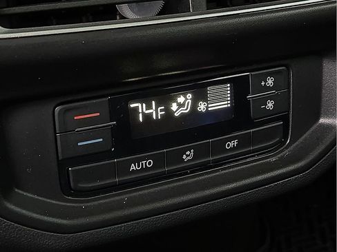 Used 2024 Volkswagen Atlas SE w/ Panoramic Sunroof Package image 11