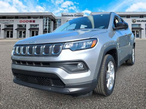 Used 2022 Jeep Compass Latitude image 4